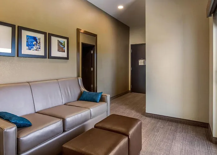Comfort Suites Brunswick Town Center